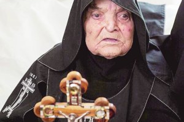 Відновили зір 106-річній монахині